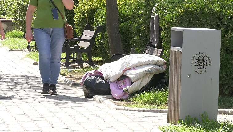 Menteşe’de İki Bank Barınma Alanına Dönüştü: Vatandaşlar Tedirgin 2